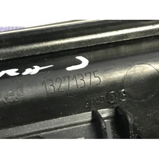 Корпус кнопки відкривання кришки багажника Opel Astra J Wagon 2009-2015 13271375